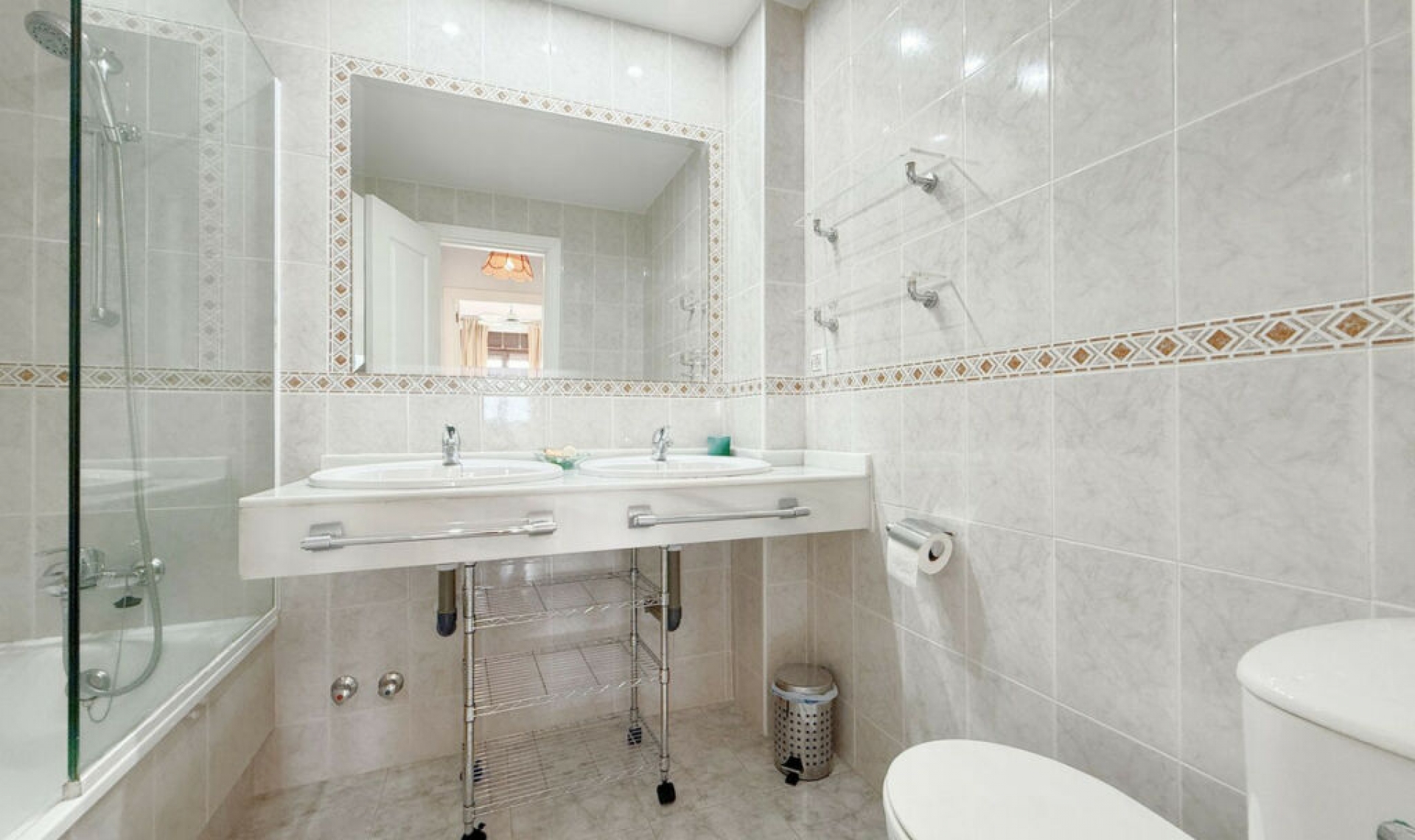 Resale - House -
Casares Playa