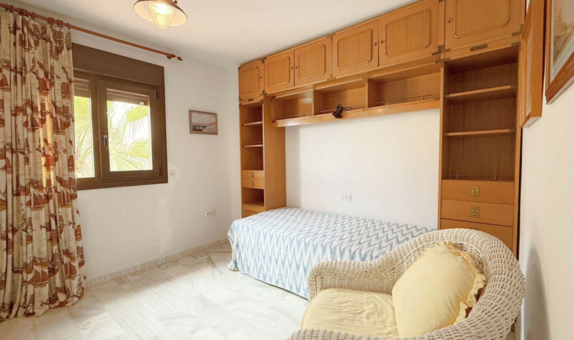 Resale - House -
Casares Playa