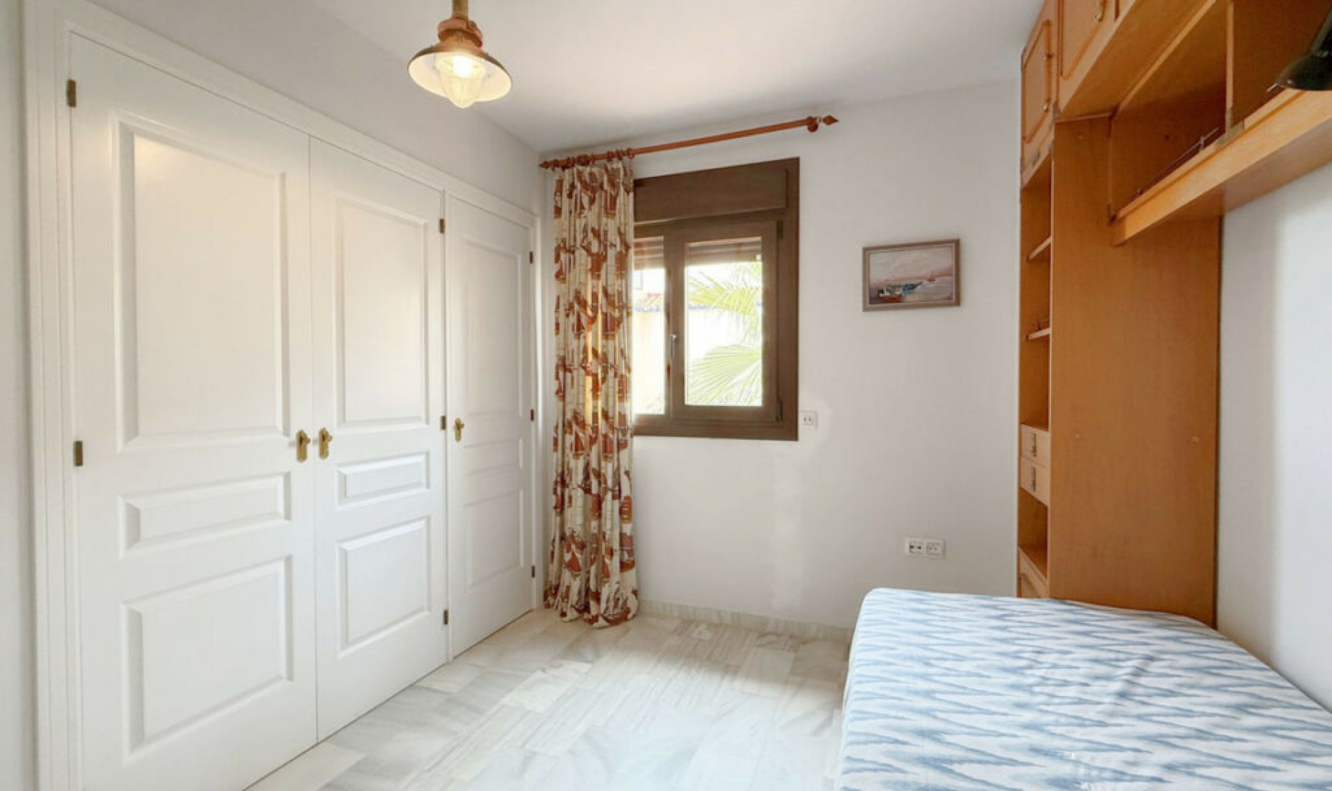 Resale - House -
Casares Playa