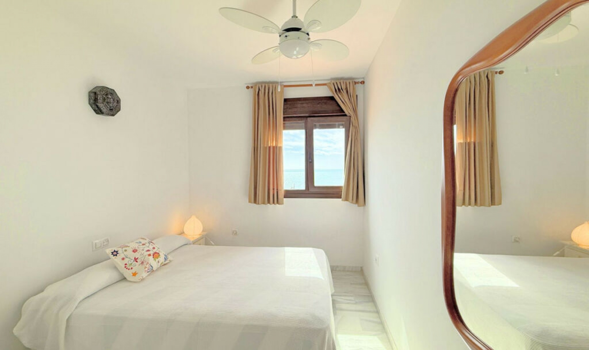 Resale - House -
Casares Playa