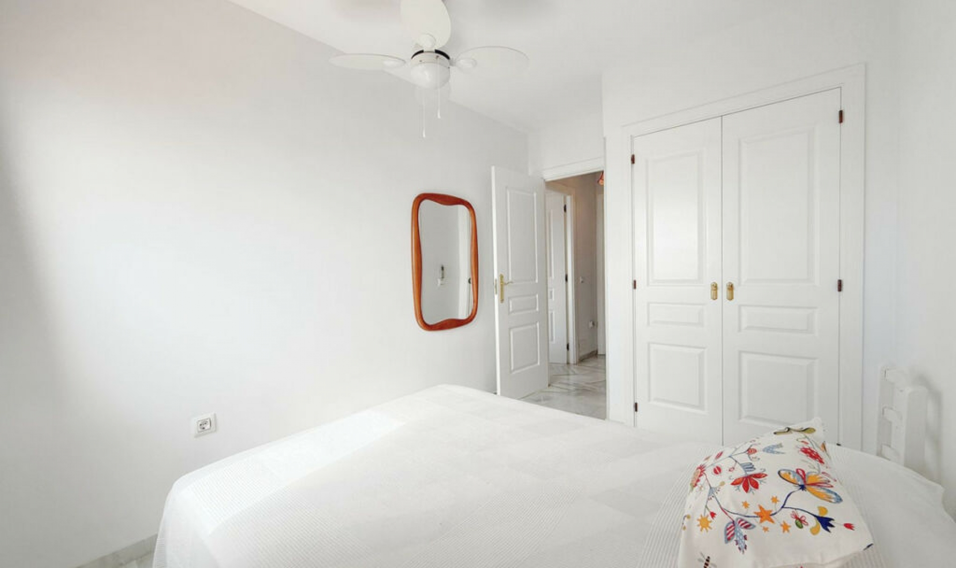 Resale - House -
Casares Playa