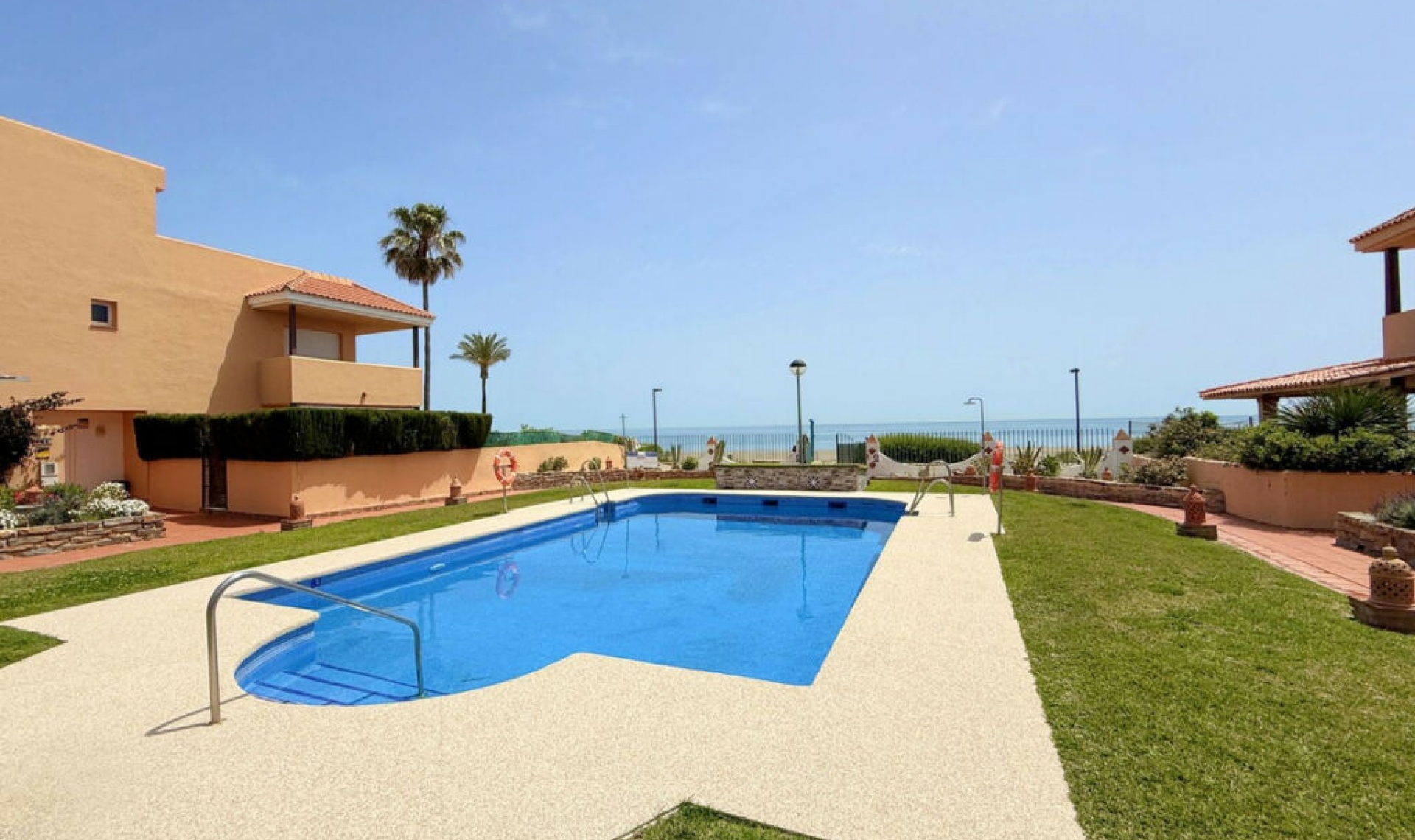 Resale - House -
Casares Playa