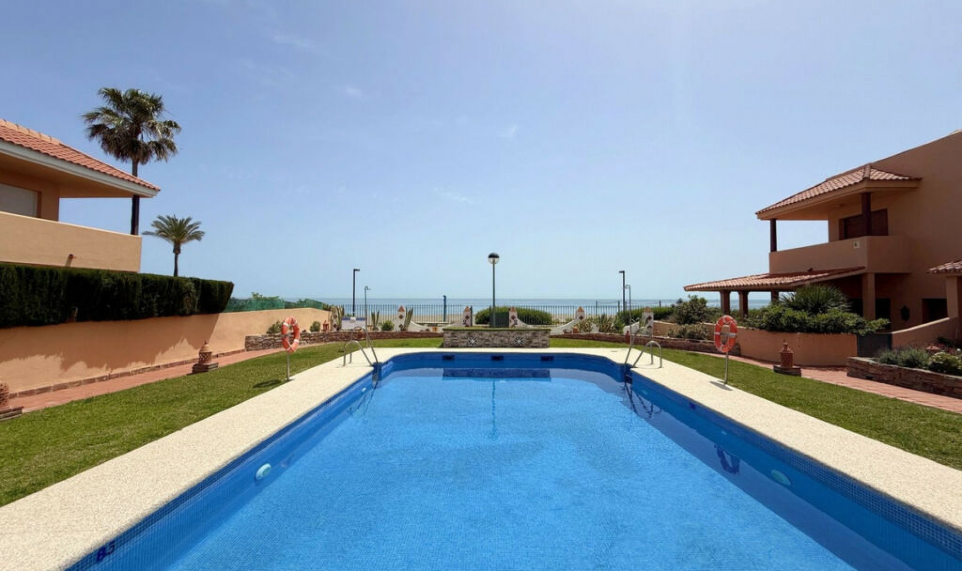 Resale - House -
Casares Playa