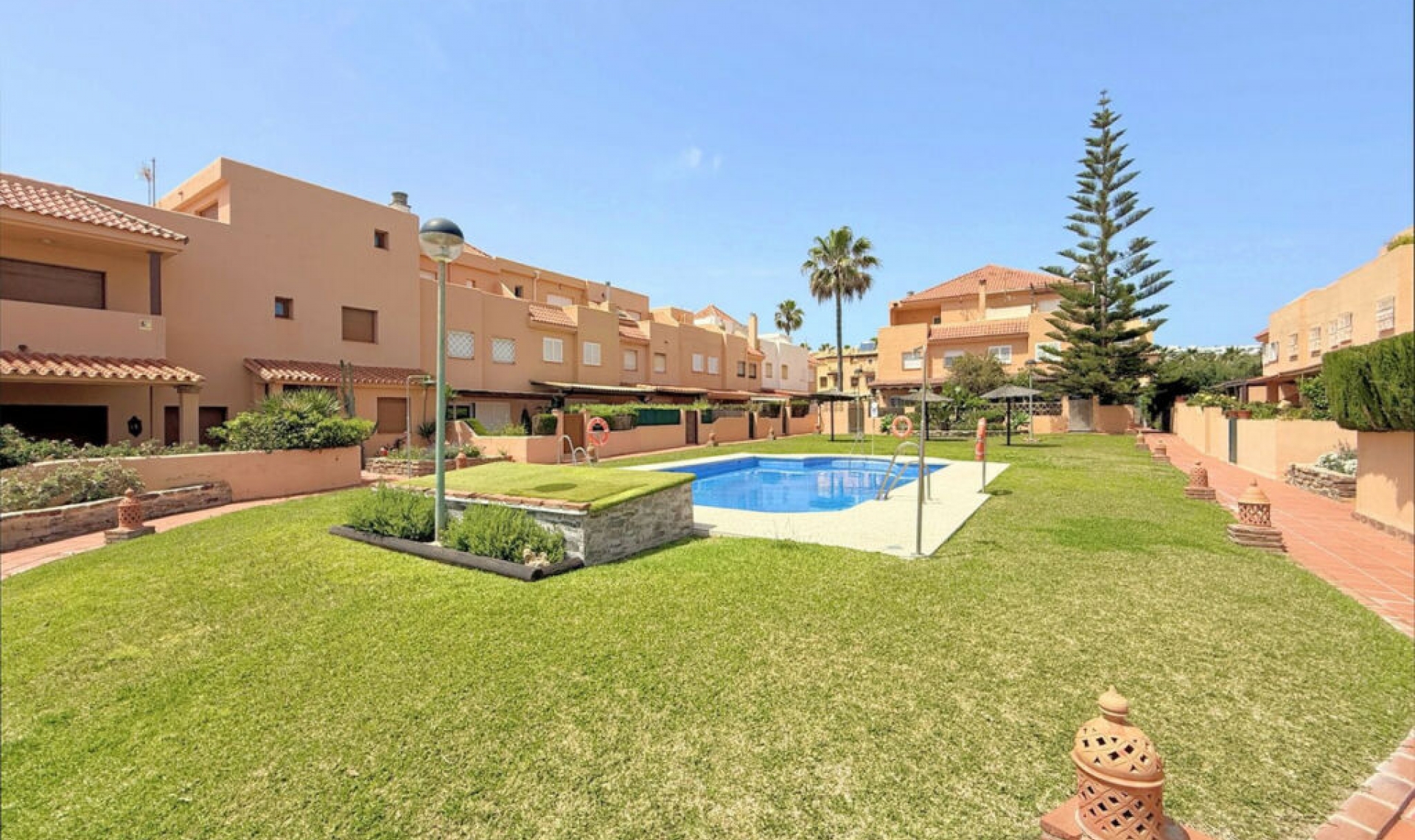 Resale - House -
Casares Playa