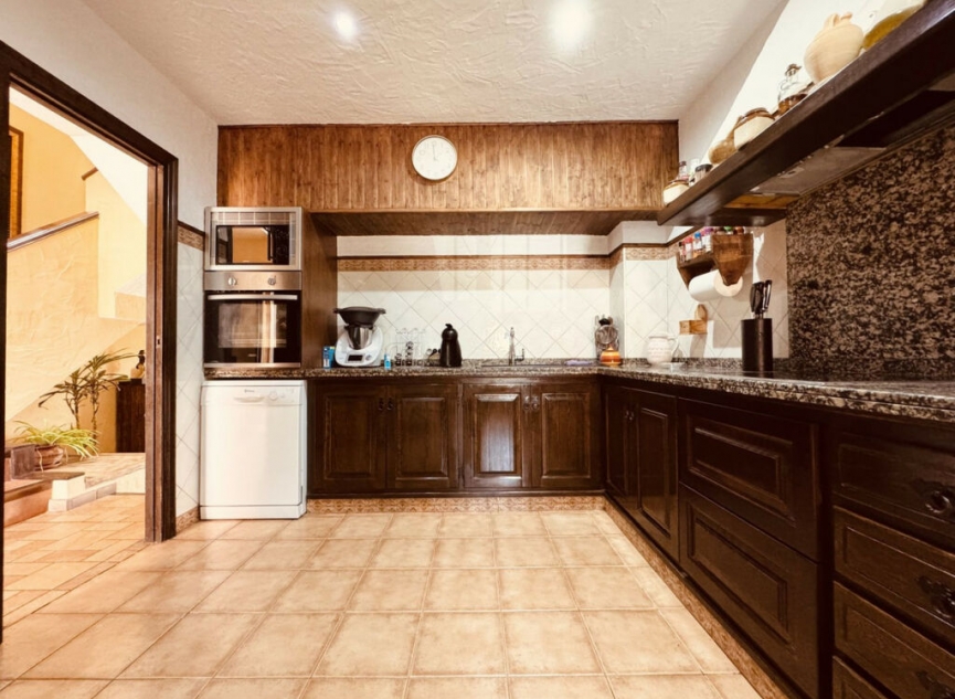 Resale - House -
Casares Playa
