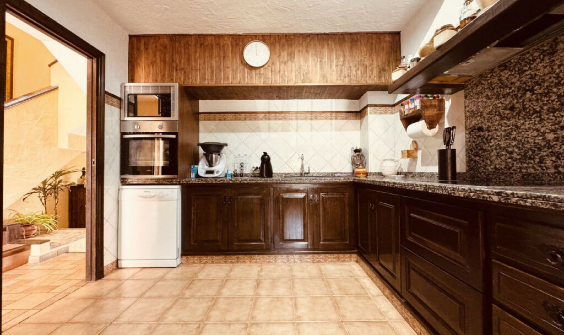 Resale - House -
Casares Playa