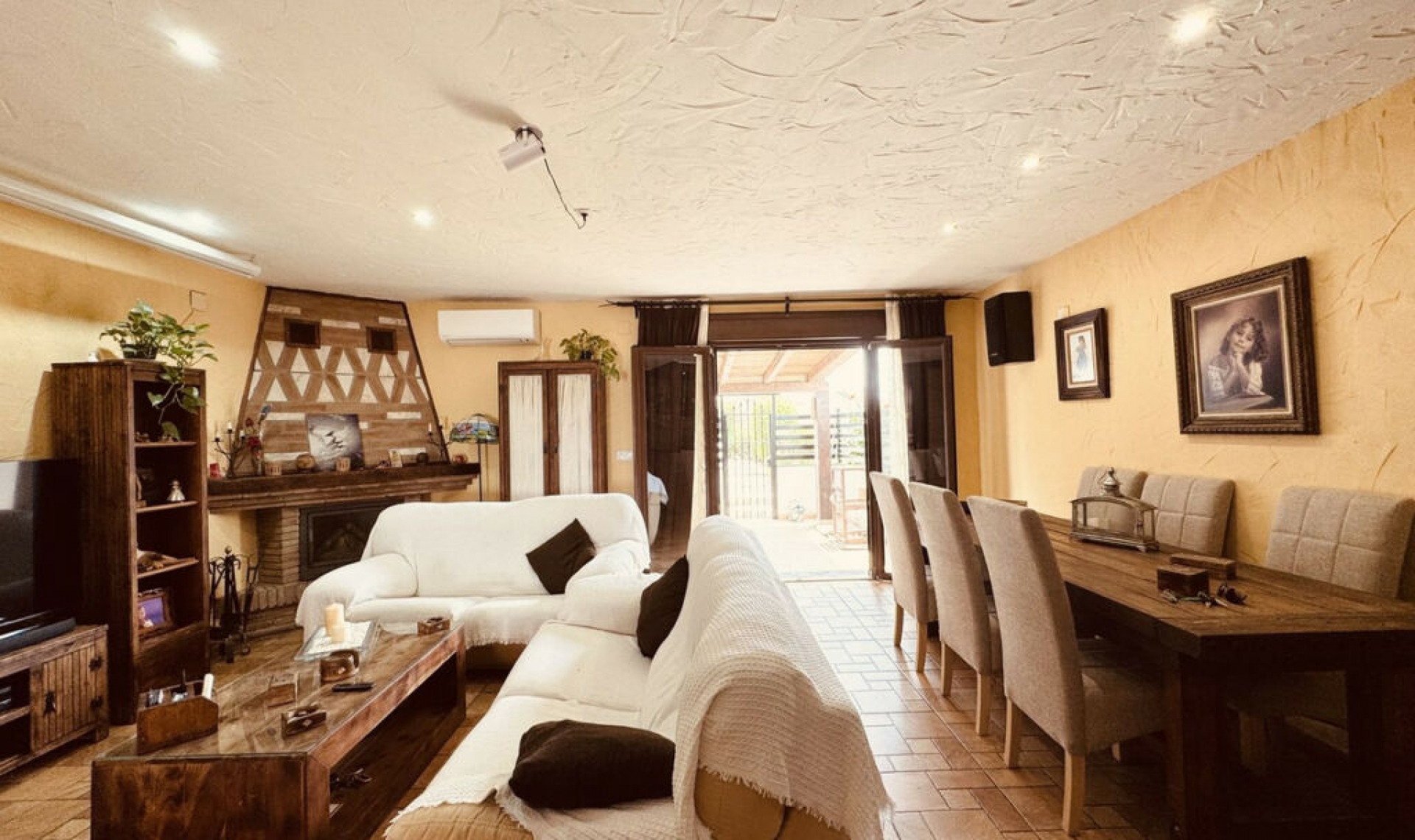 Resale - House -
Casares Playa
