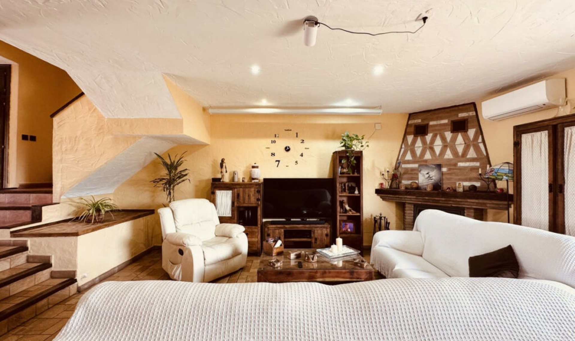 Resale - House -
Casares Playa