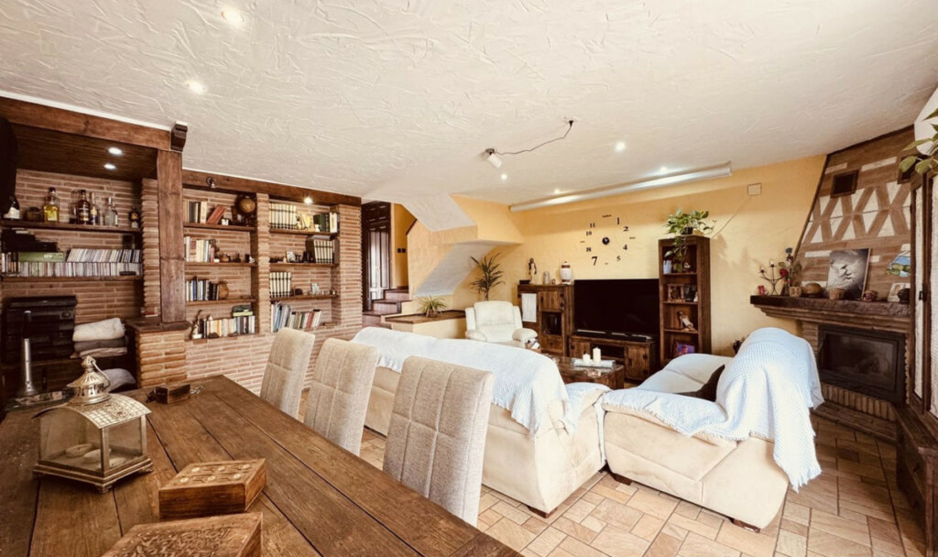 Resale - House -
Casares Playa