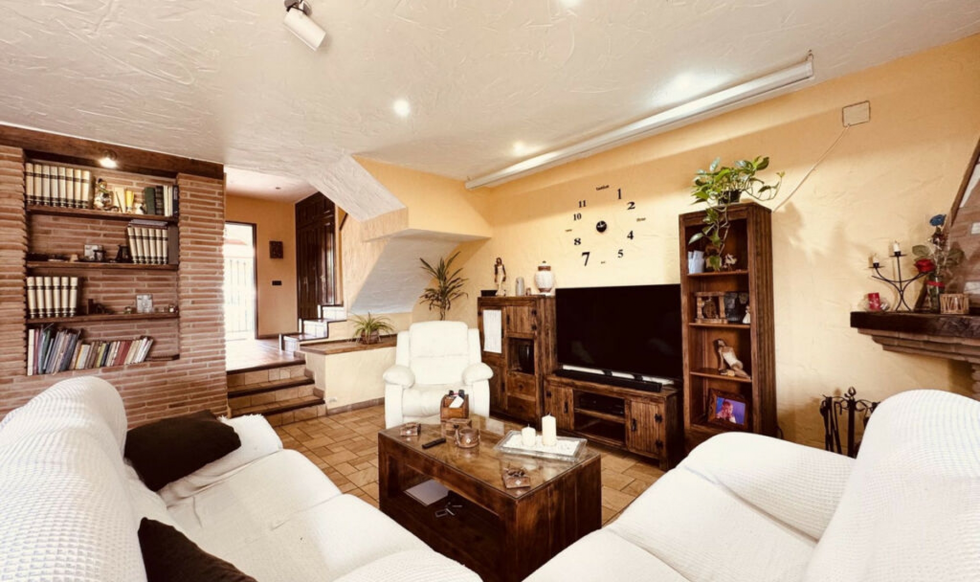 Resale - House -
Casares Playa