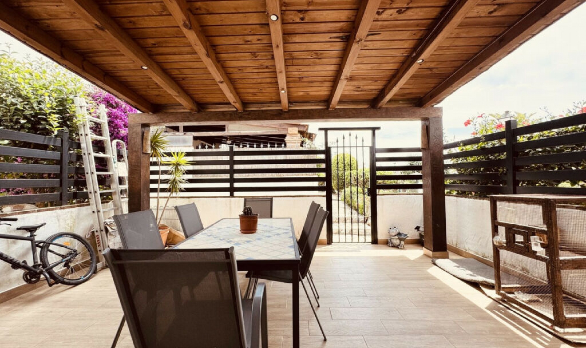 Resale - House -
Casares Playa