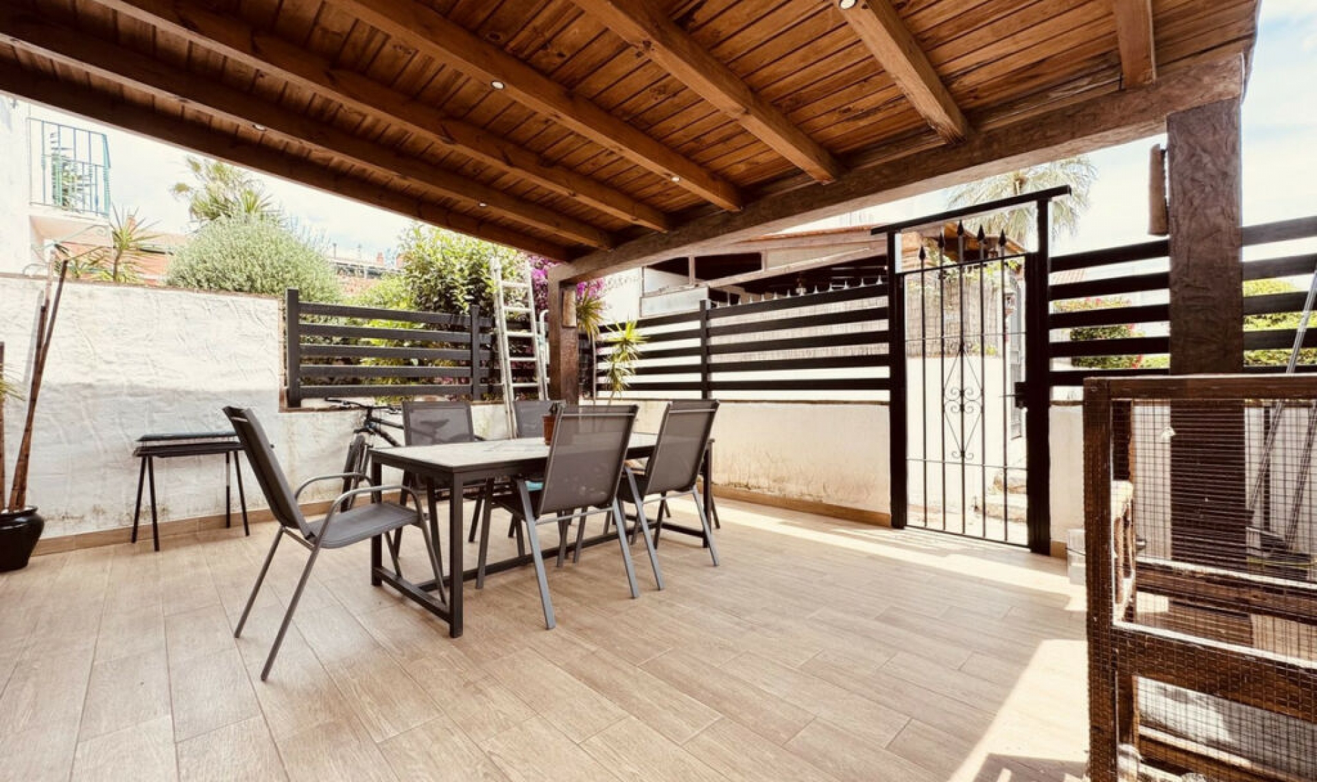 Resale - House -
Casares Playa