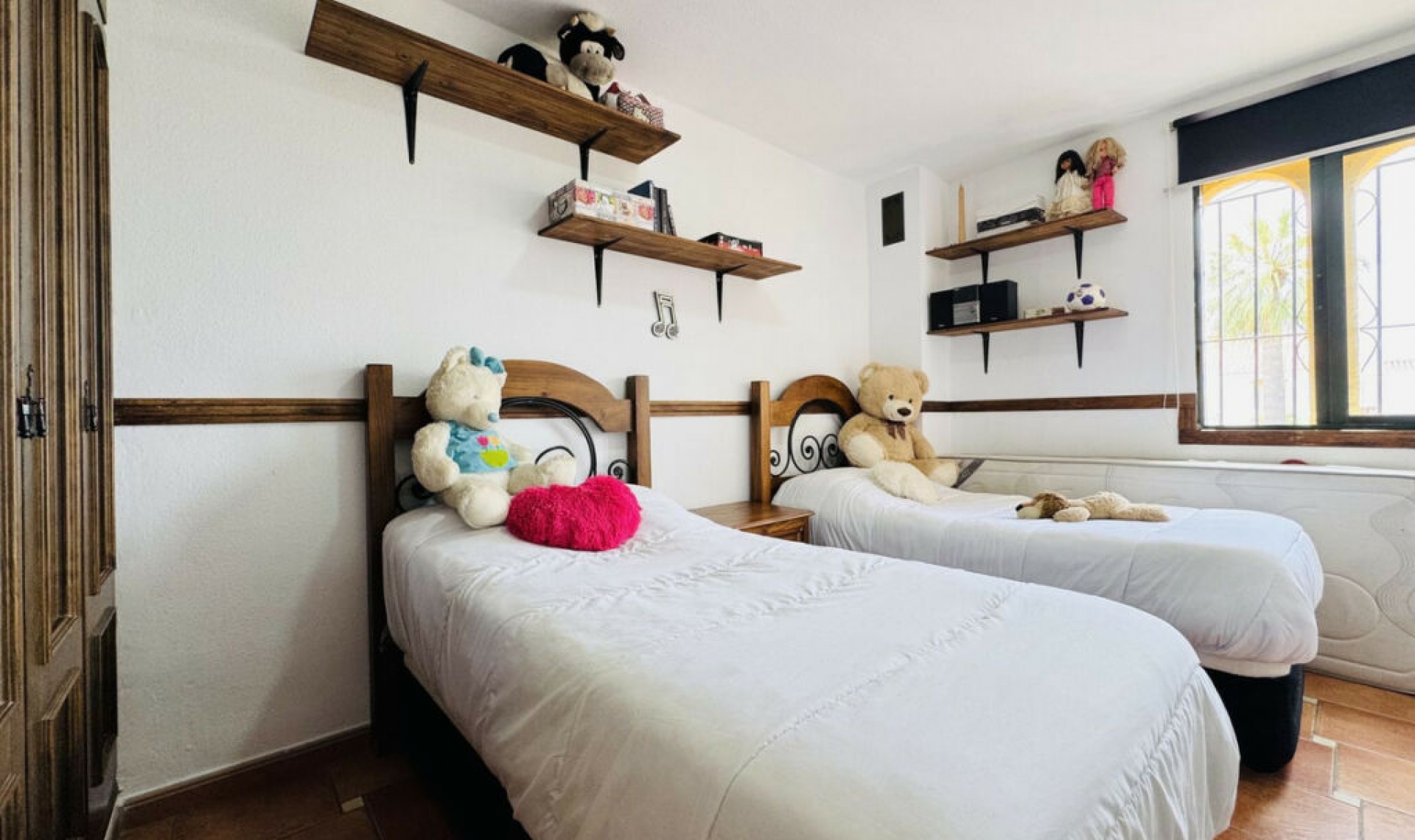 Resale - House -
Casares Playa