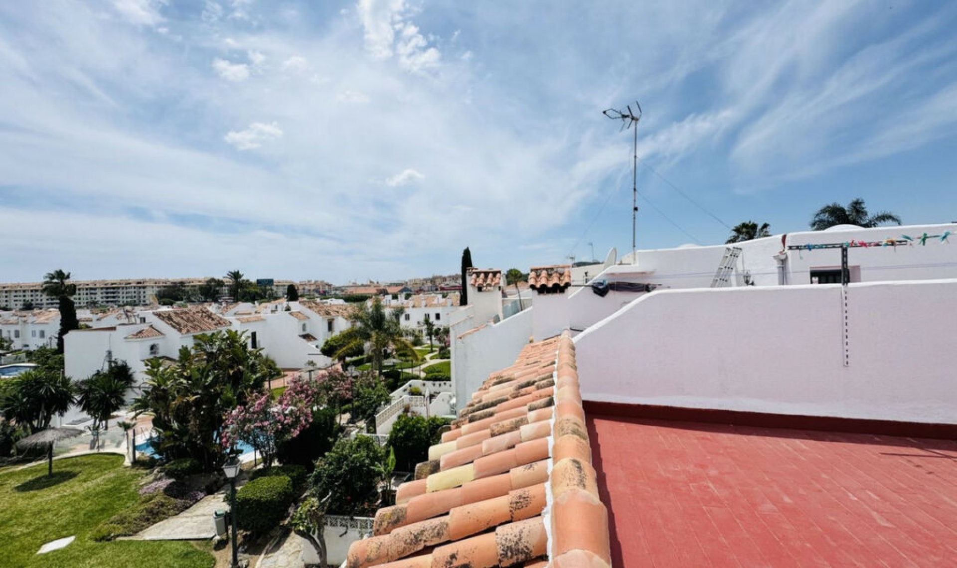 Resale - House -
Casares Playa