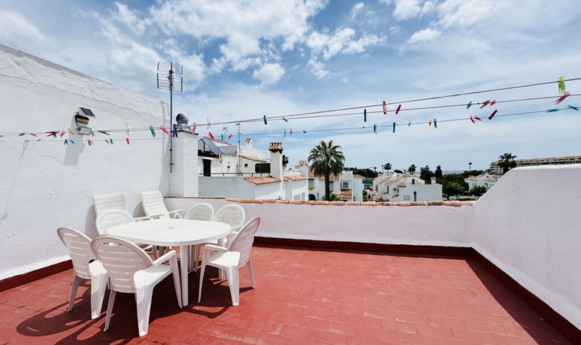 Resale - House -
Casares Playa