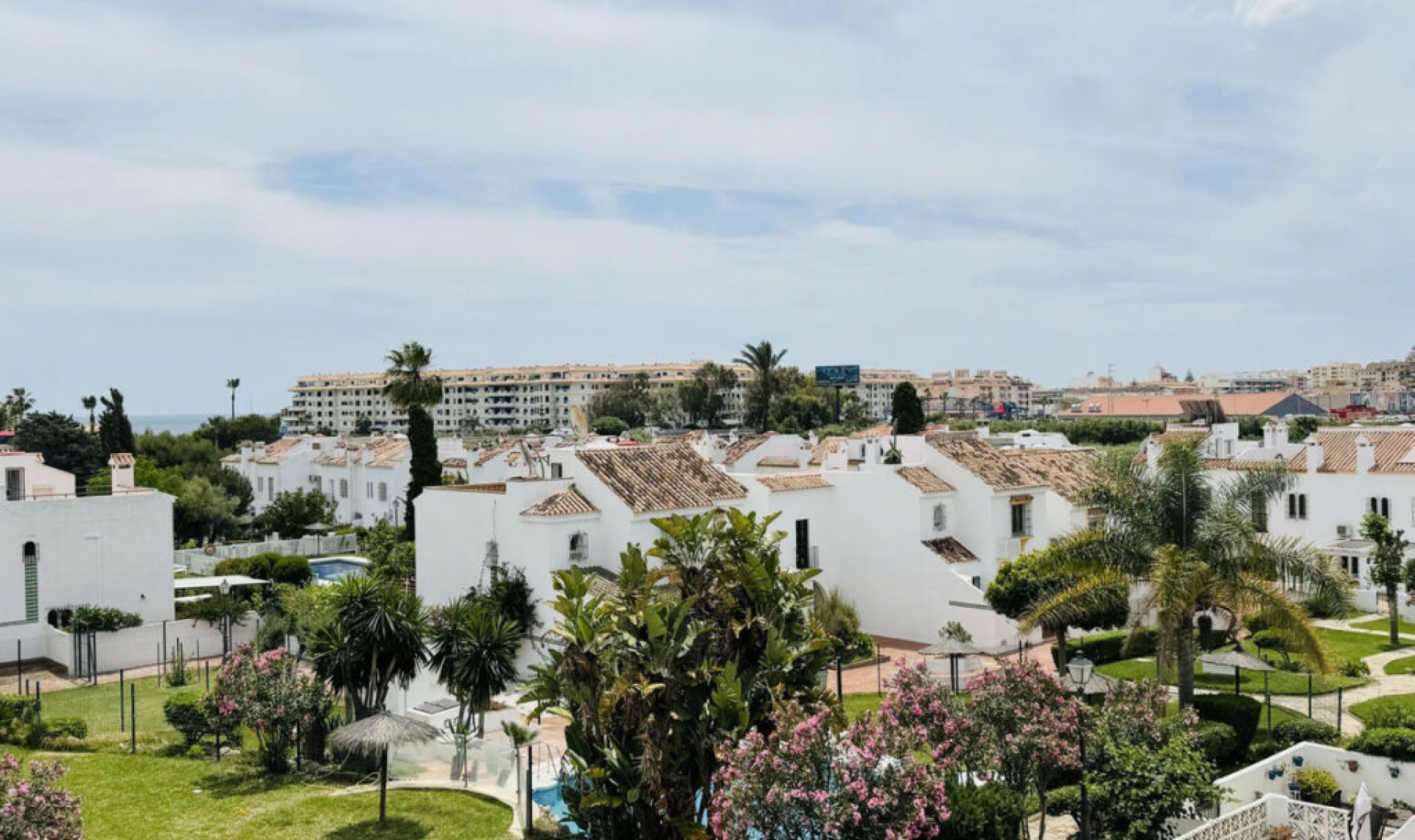 Resale - House -
Casares Playa