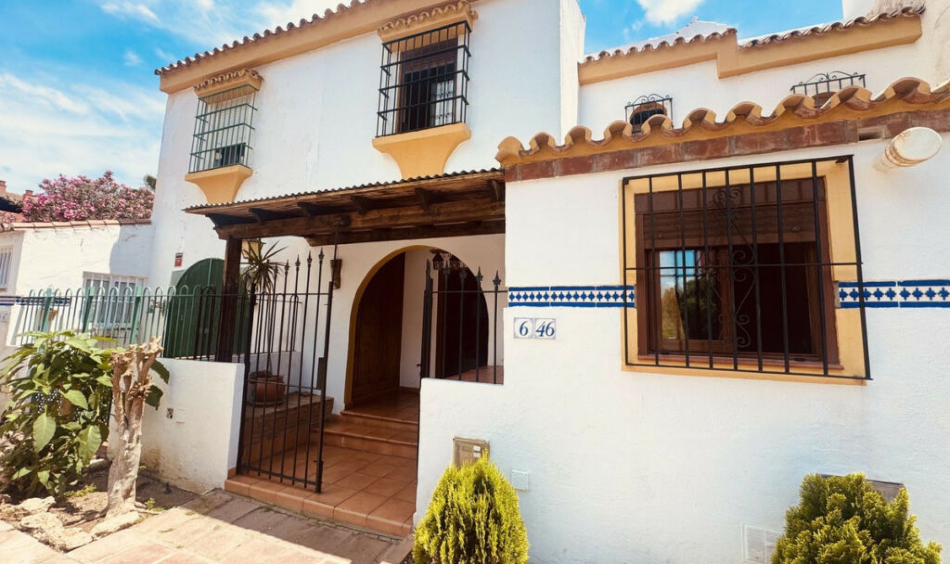 Resale - House -
Casares Playa