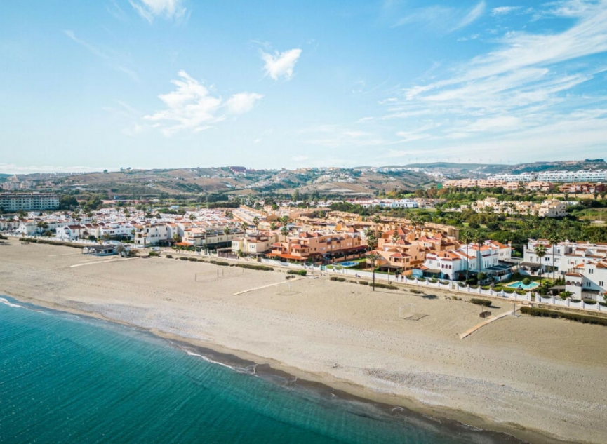 Resale - House -
Casares Playa