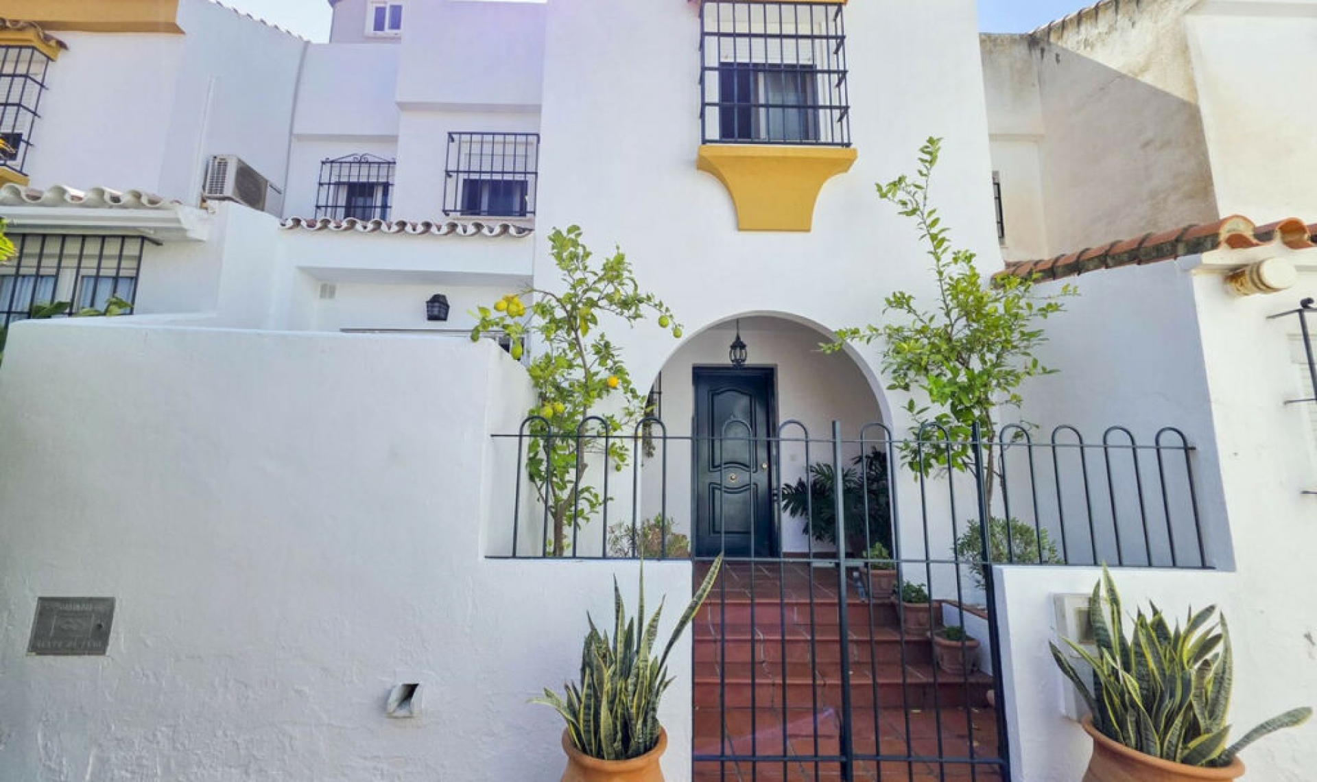 Resale - House -
Casares Playa