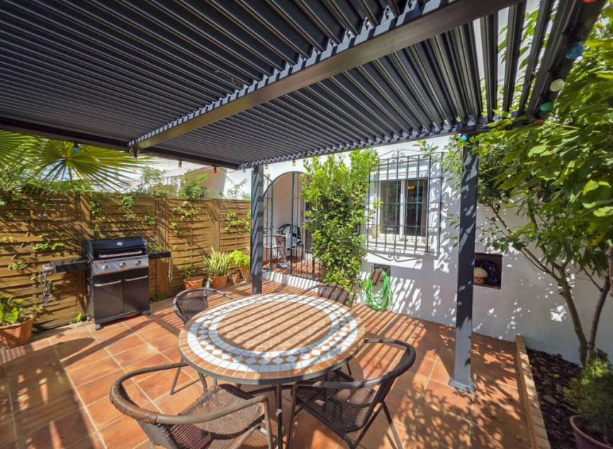 Resale - House -
Casares Playa