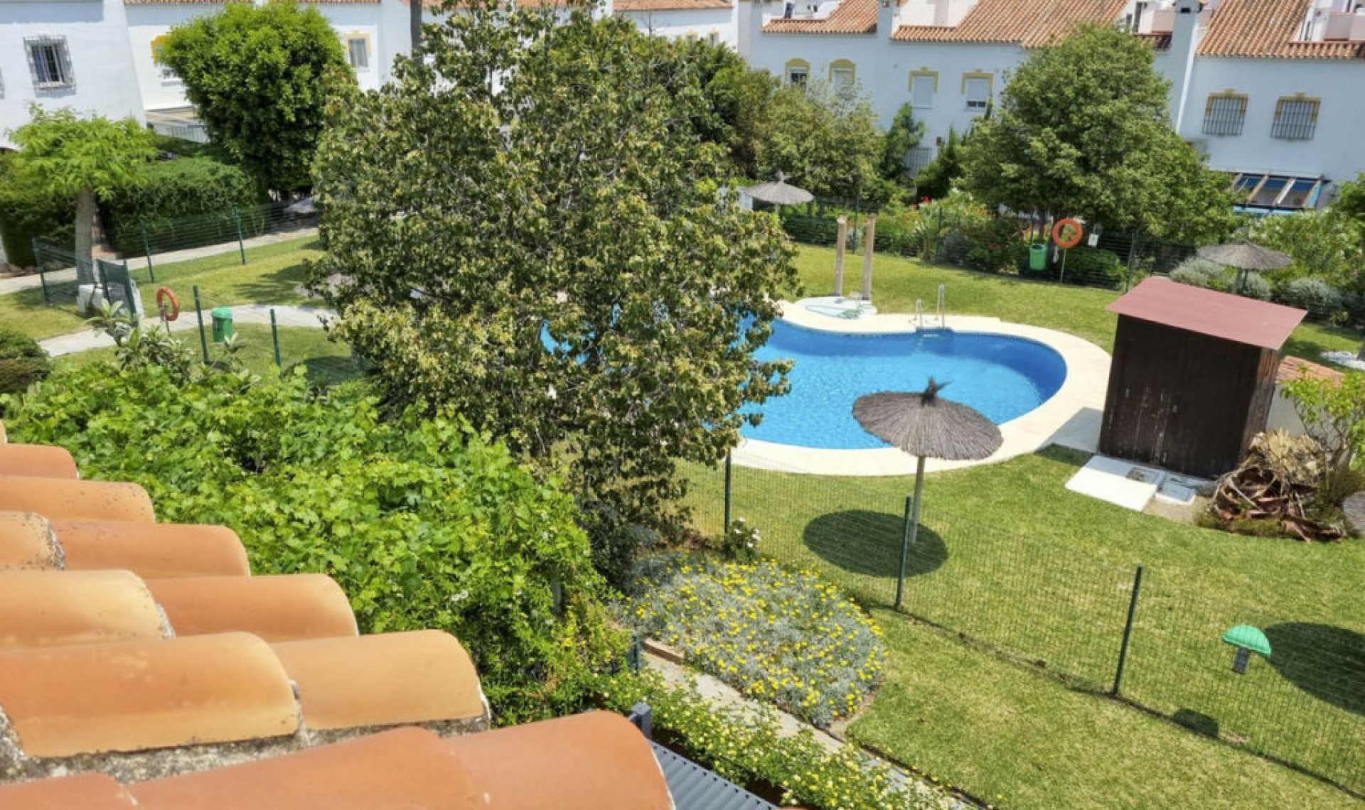 Resale - House -
Casares Playa
