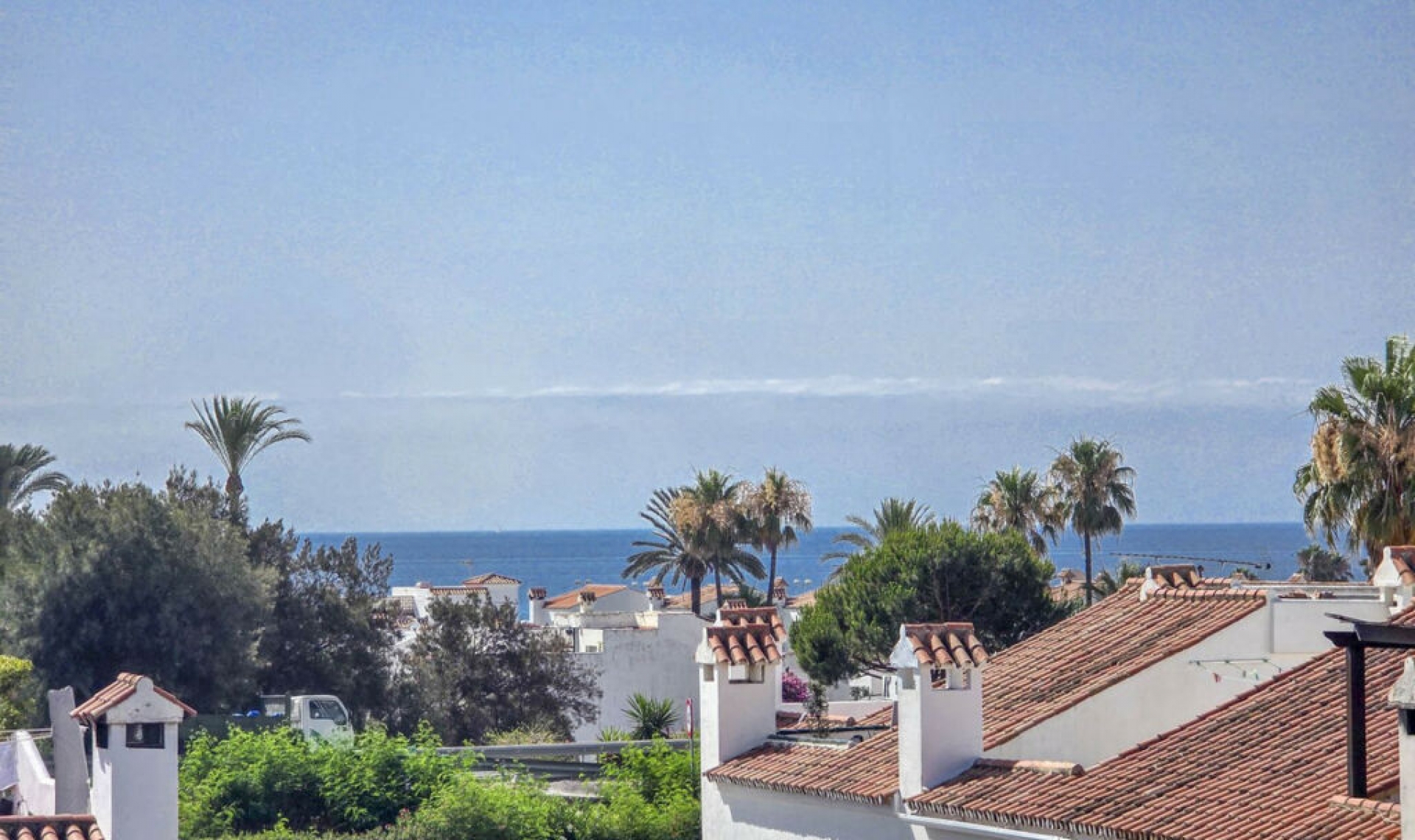 Resale - House -
Casares Playa