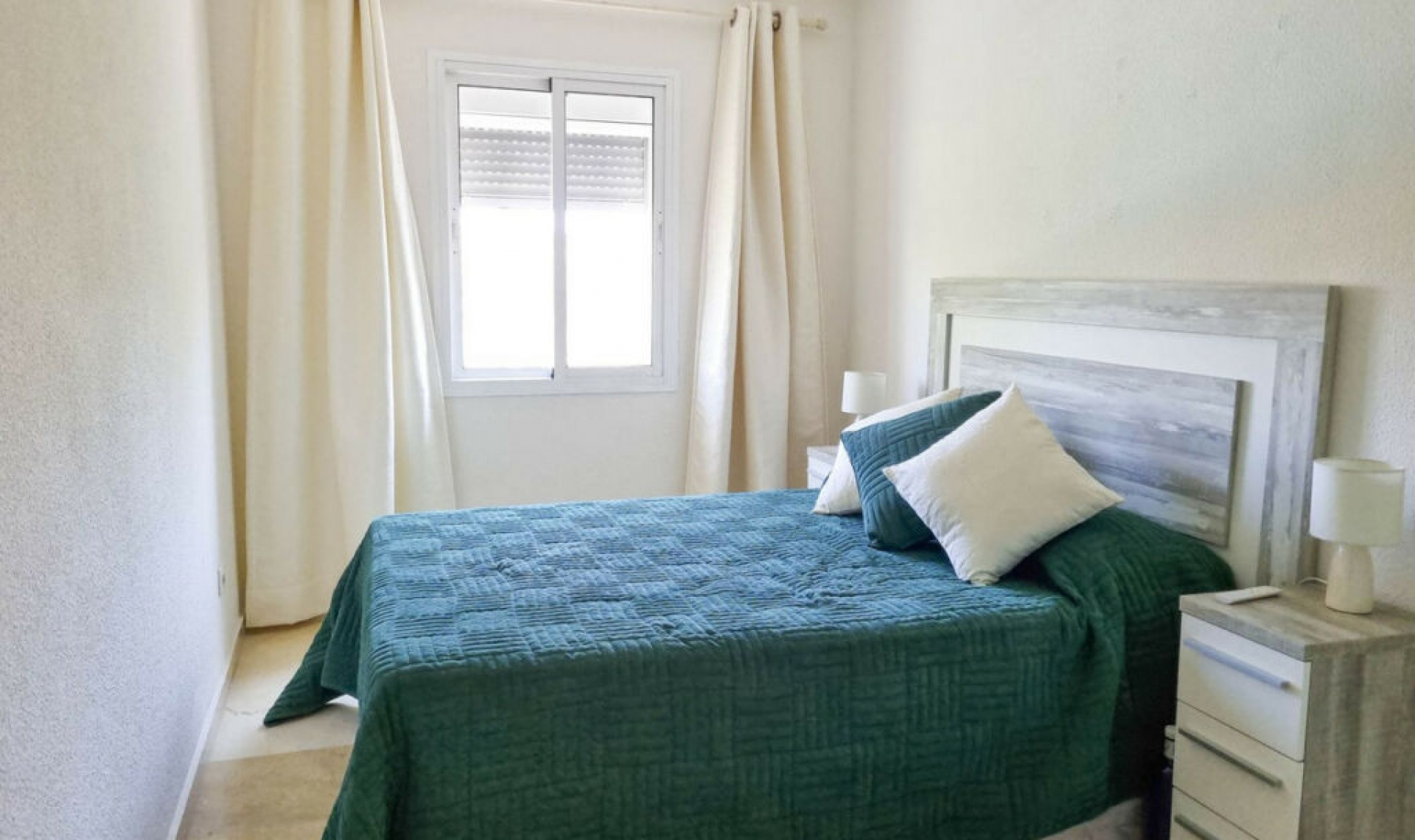 Resale - House -
Casares Playa