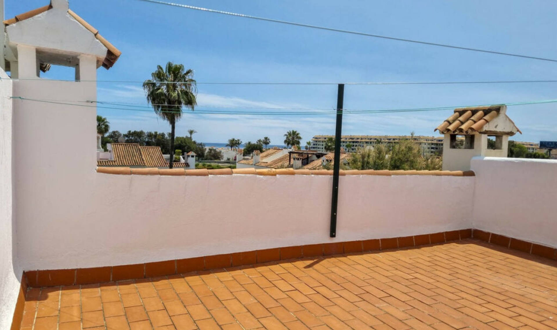 Resale - House -
Casares Playa