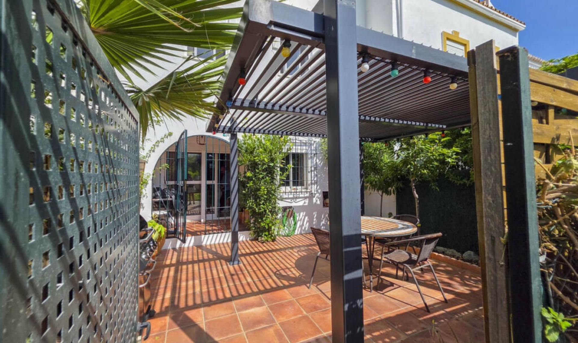 Resale - House -
Casares Playa