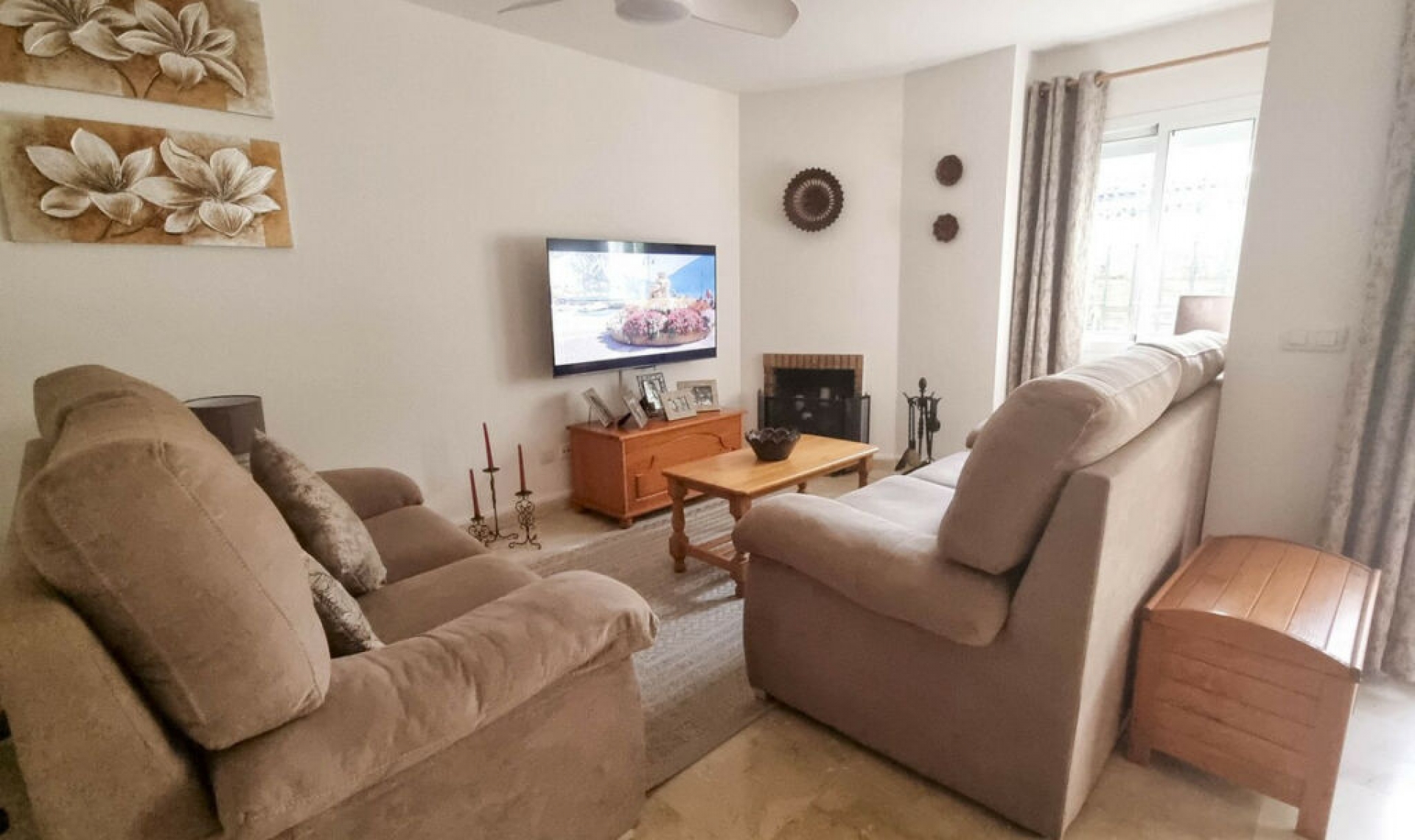 Resale - House -
Casares Playa