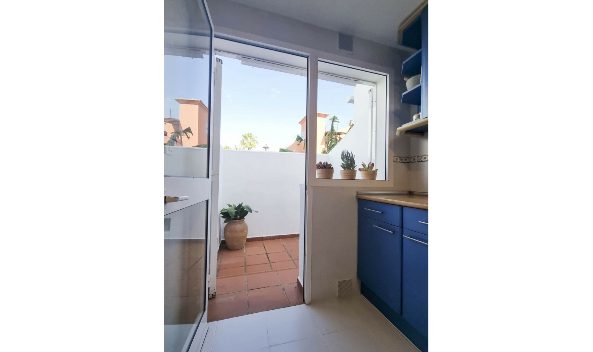 Resale - House -
Casares Playa