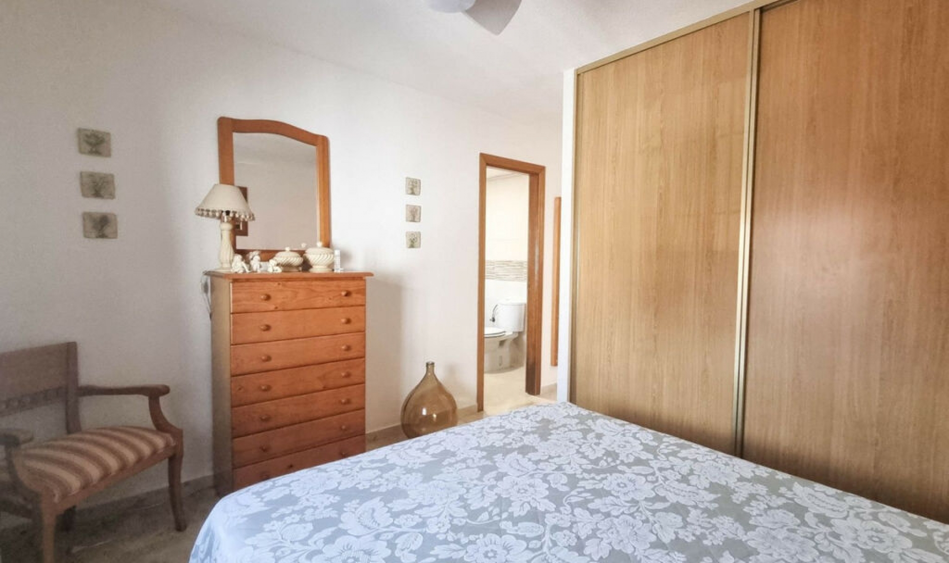 Resale - House -
Casares Playa