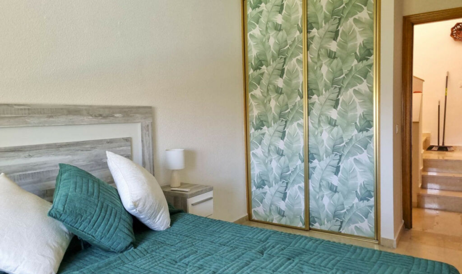 Resale - House -
Casares Playa