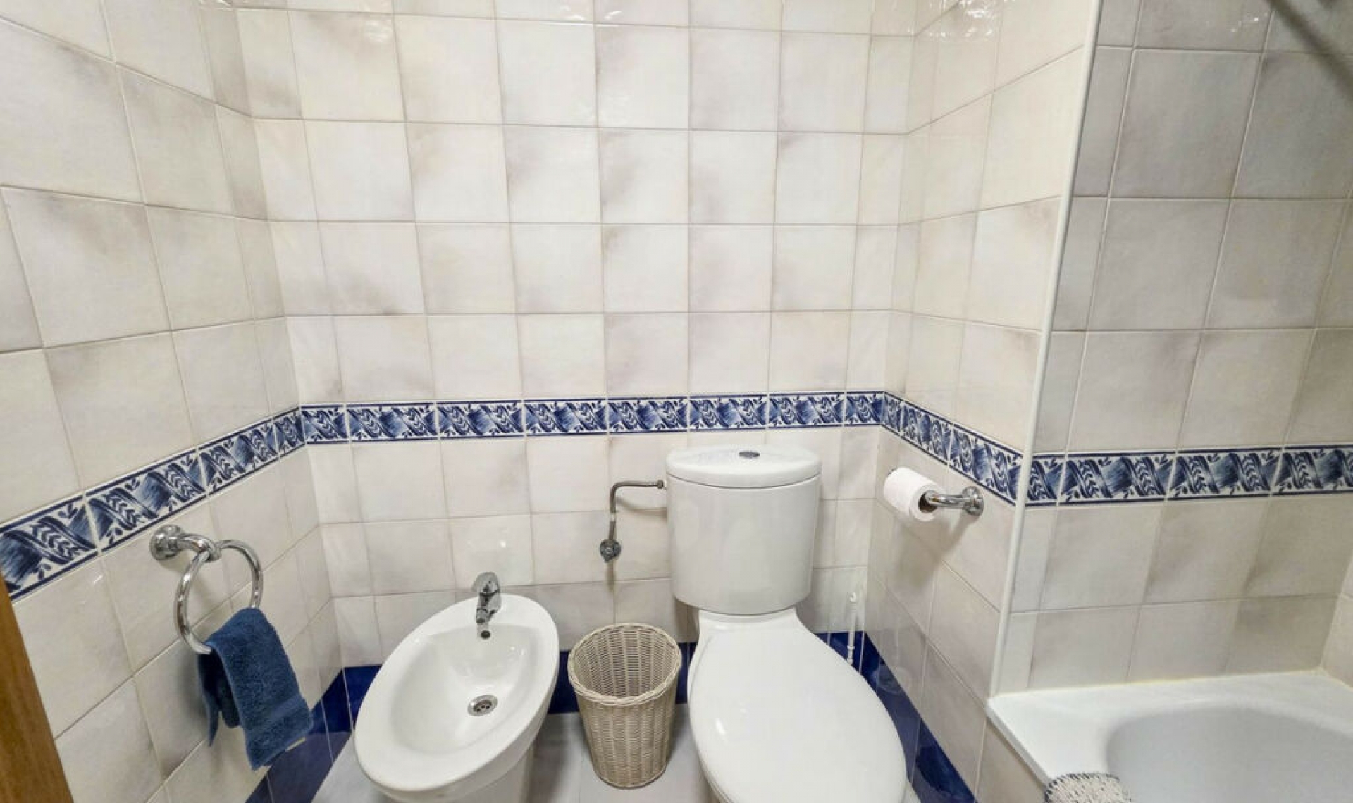 Resale - House -
Casares Playa