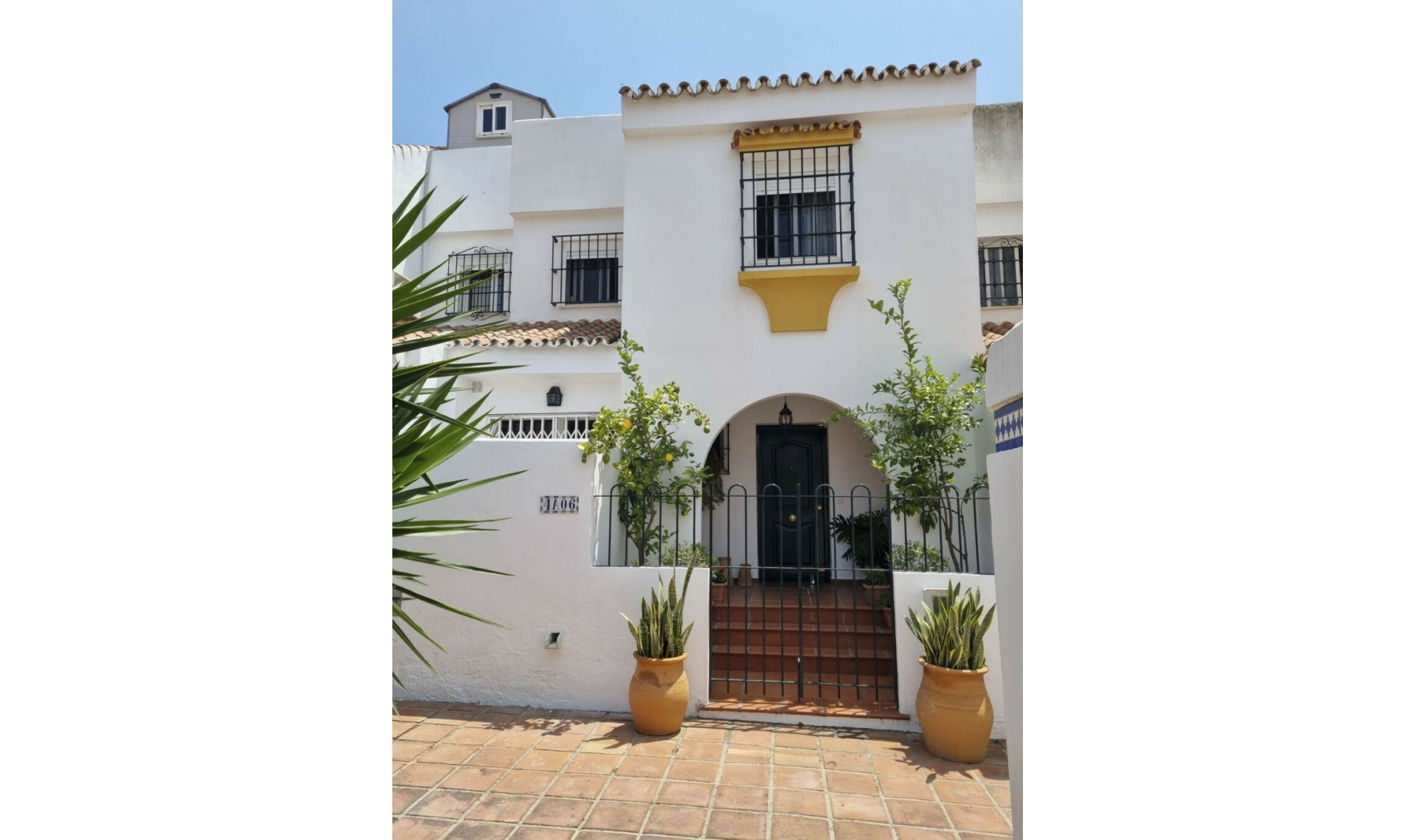 Resale - House -
Casares Playa