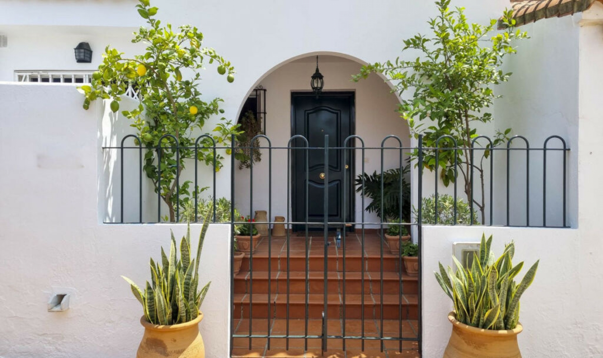 Resale - House -
Casares Playa