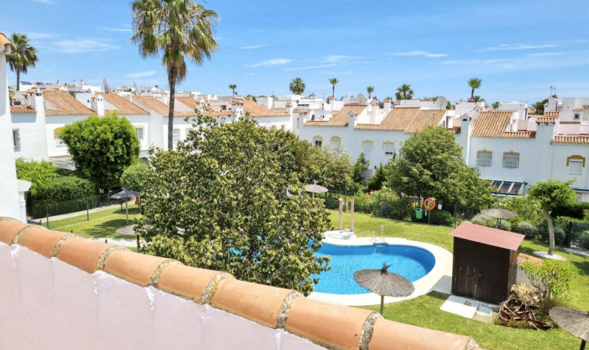 Resale - House -
Casares Playa