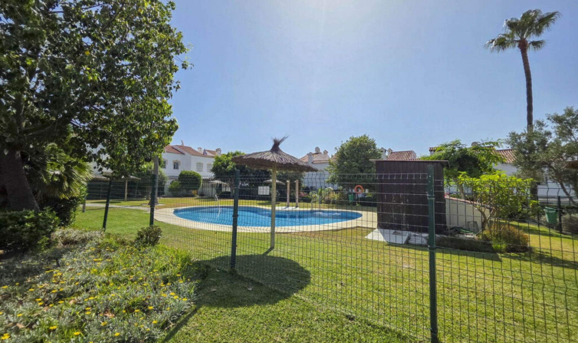 Resale - House -
Casares Playa