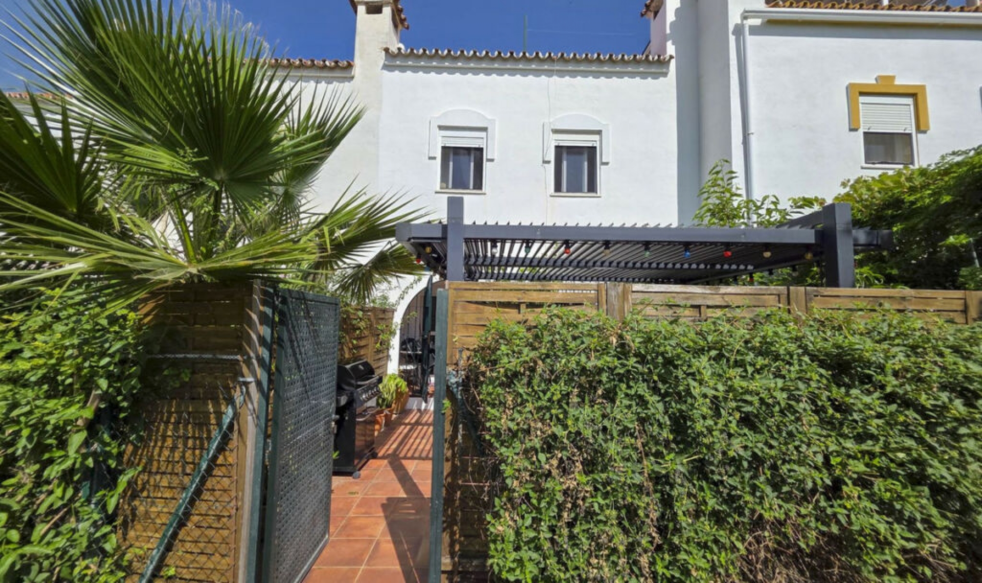 Resale - House -
Casares Playa