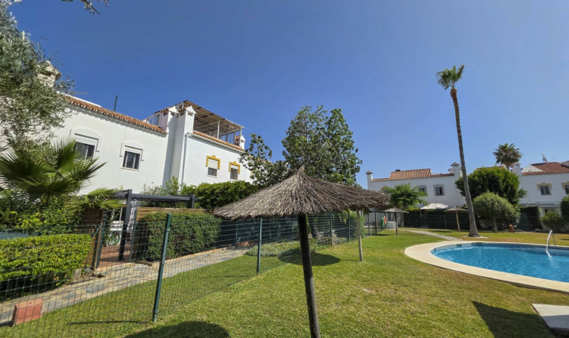 Resale - House -
Casares Playa