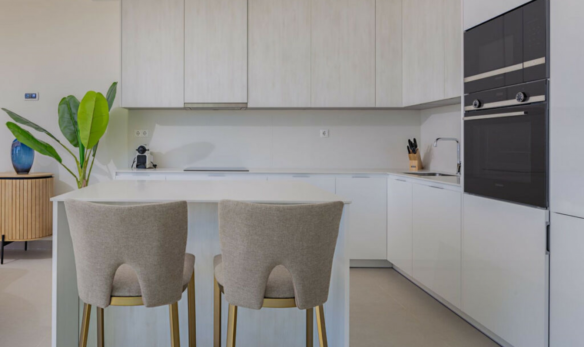 Resale - House -
Casares Playa