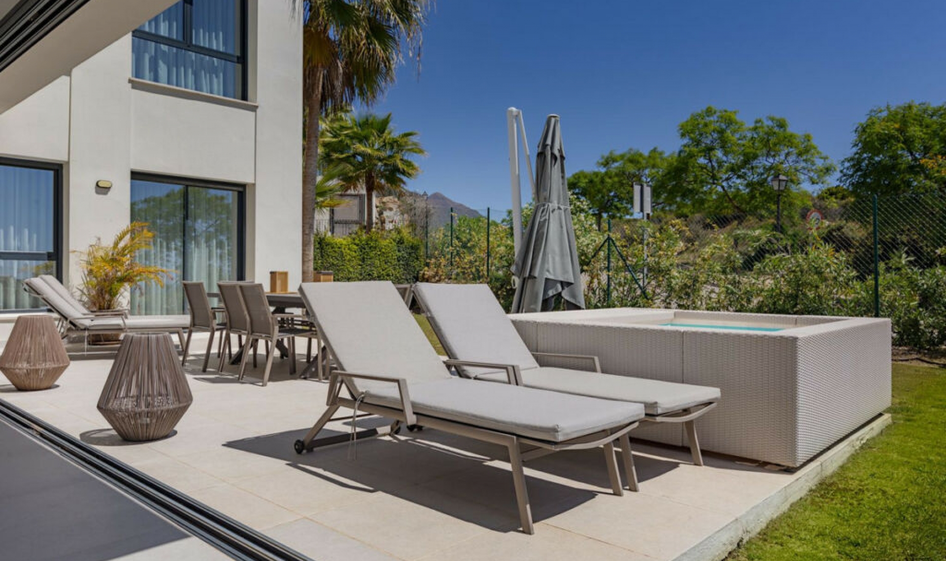 Resale - House -
Casares Playa