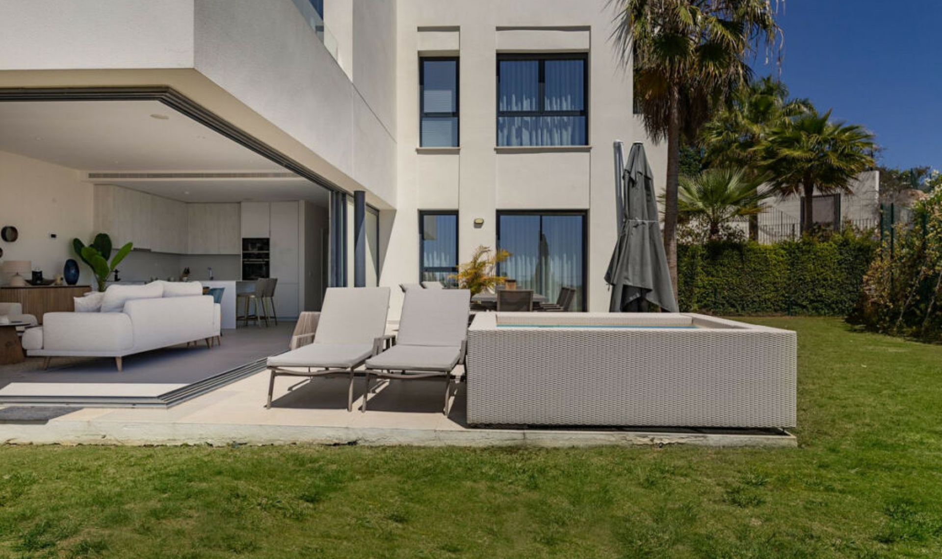 Resale - House -
Casares Playa