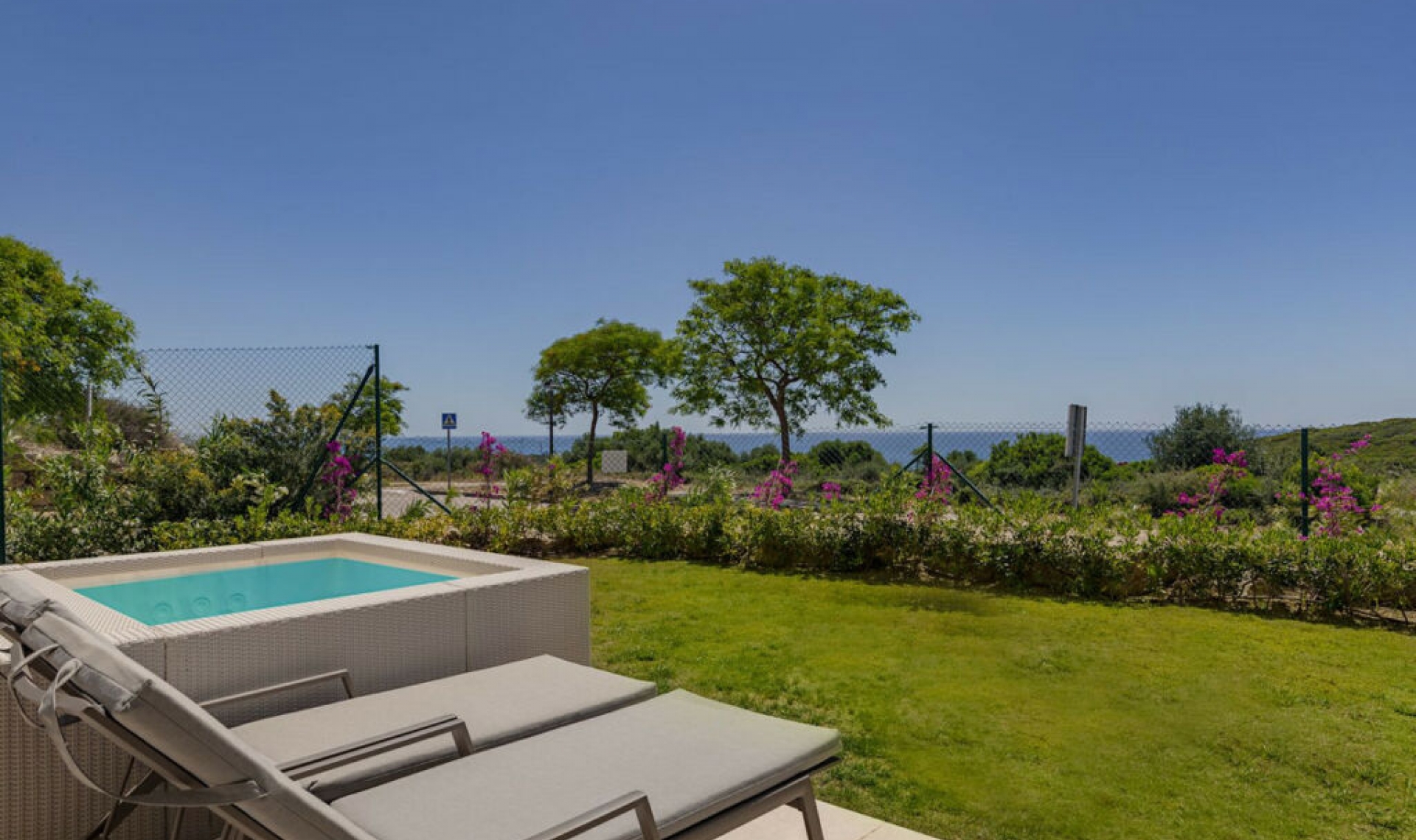 Resale - House -
Casares Playa