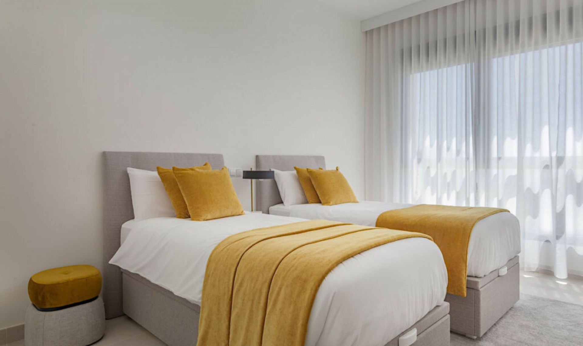 Resale - House -
Casares Playa