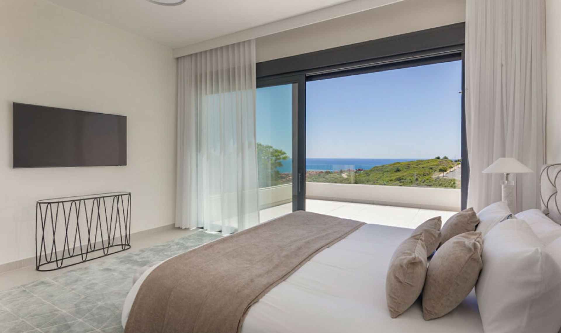 Resale - House -
Casares Playa