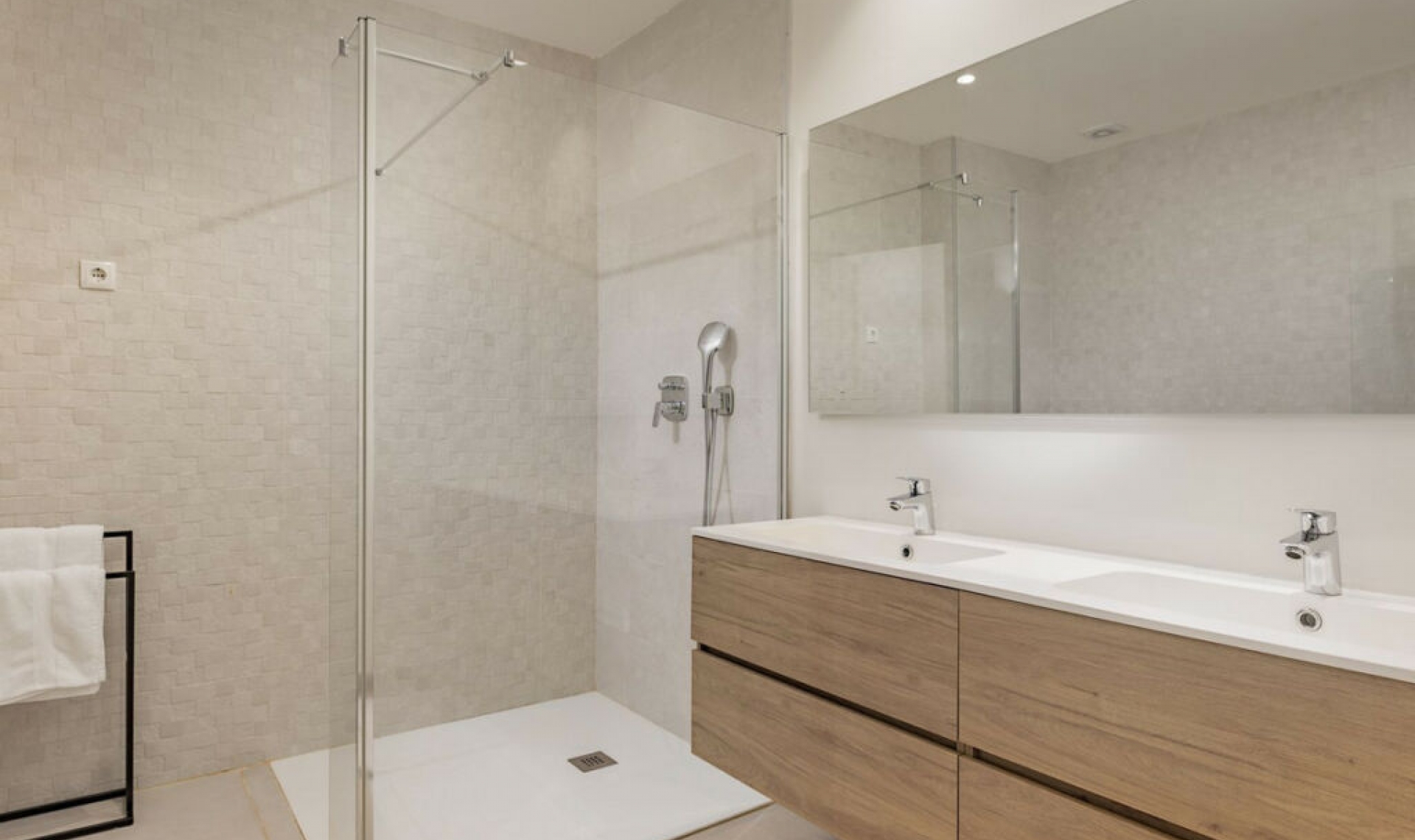 Resale - House -
Casares Playa