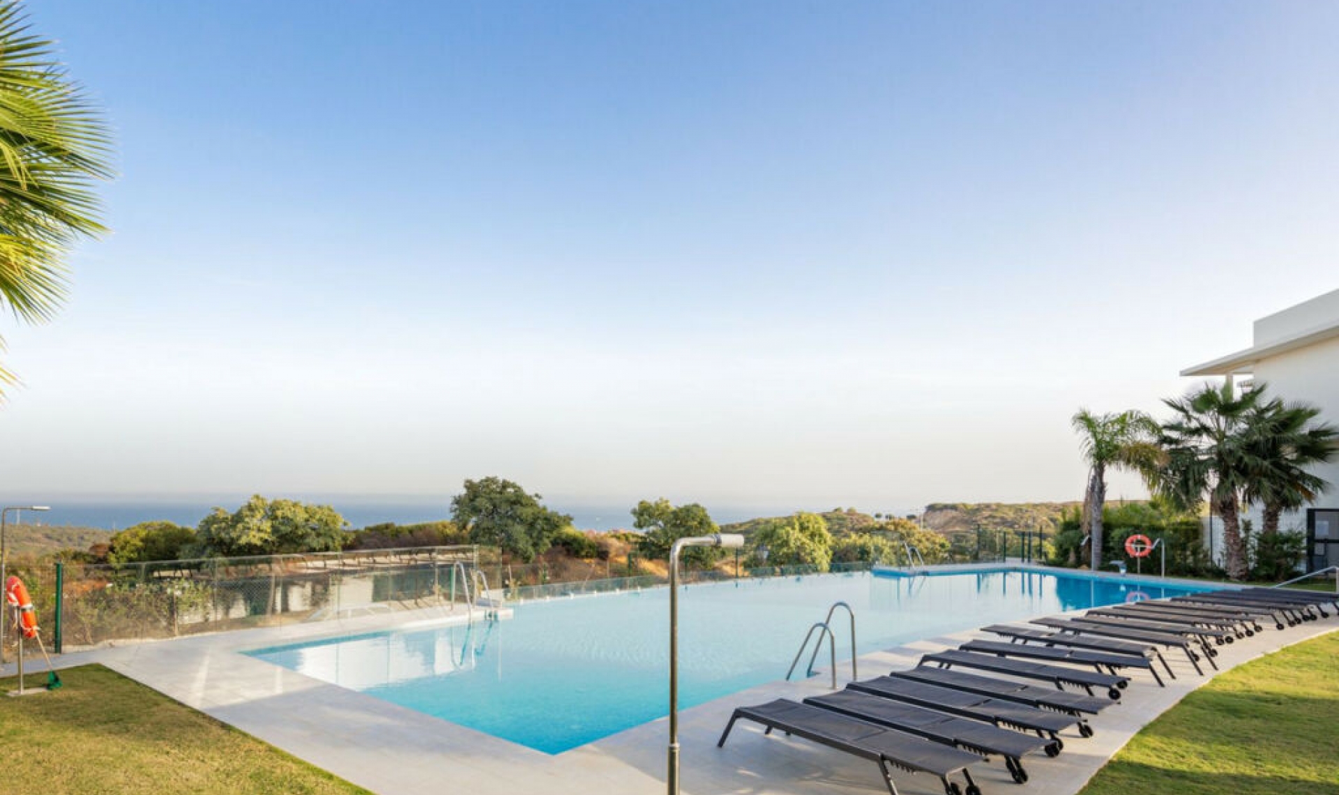 Resale - House -
Casares Playa