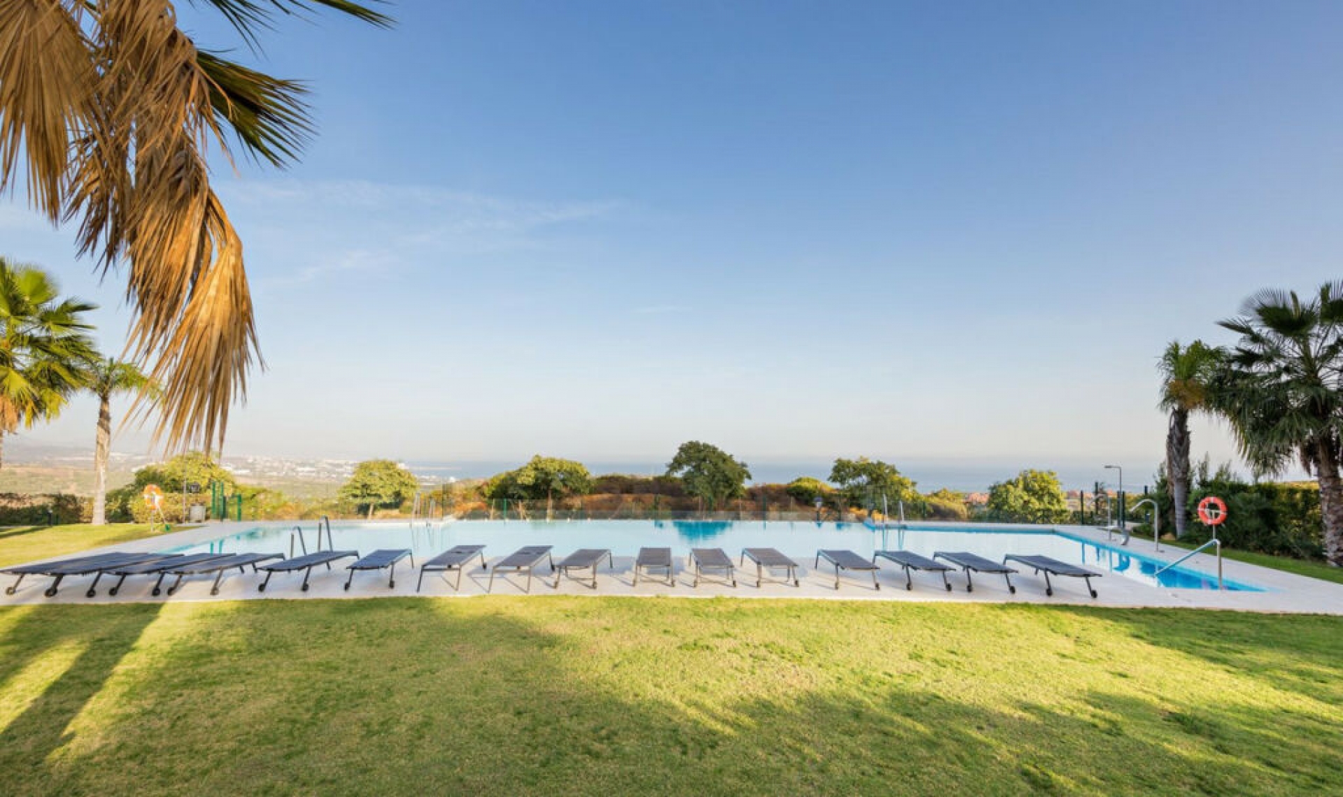 Resale - House -
Casares Playa