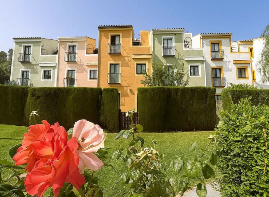 Resale - House -
Casares Playa
